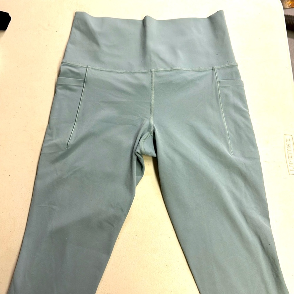 Athleta Stash Pocket II  7/8 Tight Leggings